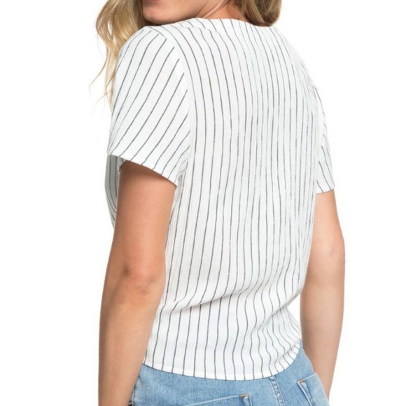 NWT - Roxy V-Neck Short Sleeve Button Front Shirt - Size M - Picture 2 of 8